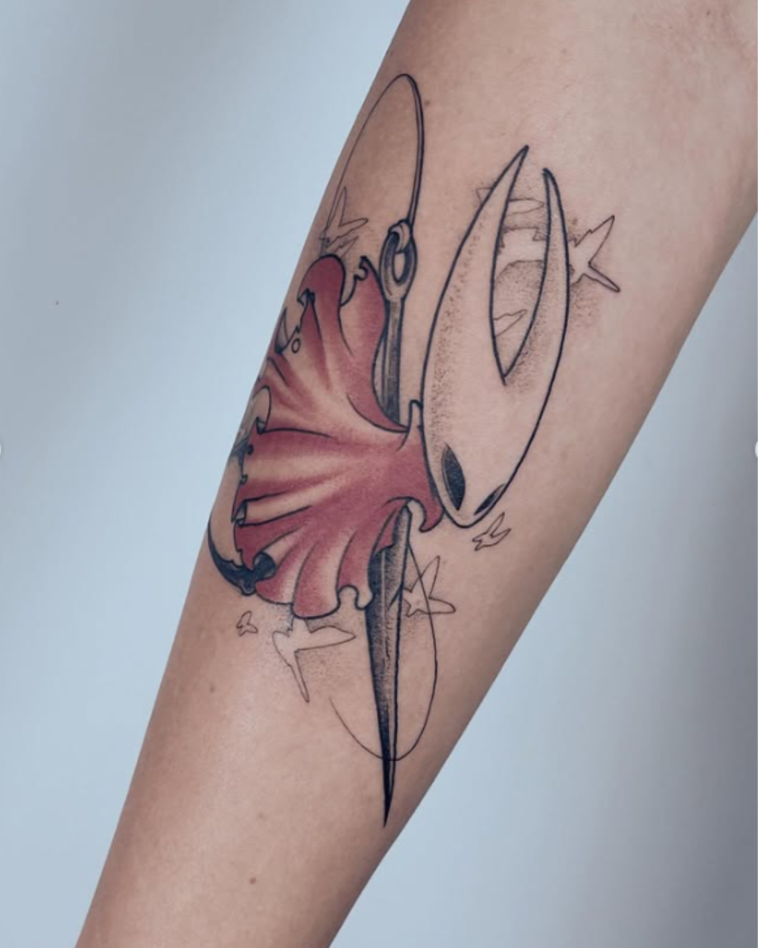 tattoo abstrata colorida antebraço traço fluido