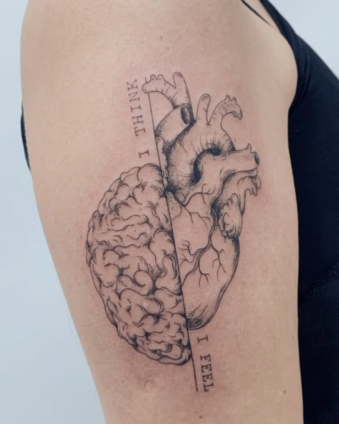 tattoo cérebro e coração detalhado braço
